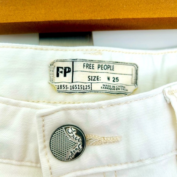Free People white distressed skinny jeans, like new - Picture 3 of 4